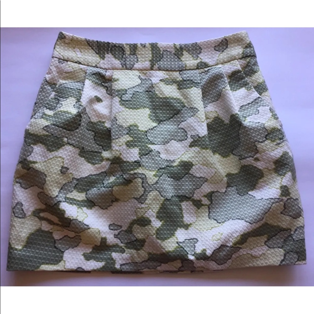 Club Monaco Women Mini Skirt Camouflage Print Pleated Green Cream 4